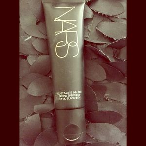 NARS Velvet Matte Skin Tint