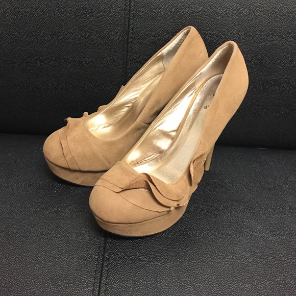 High heels - Picture 2 of 4