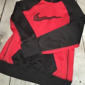 NIKE therma fit hoodie