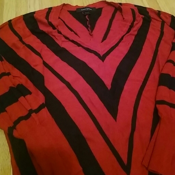 V Neck striped sweater - Picture 2 of 3