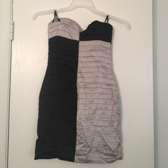 Black and gray strapless mini - Picture 2 of 2