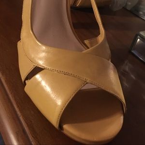 Light mustard leather heels. Beautiful!