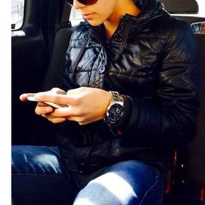 Meet your Posher, Gil