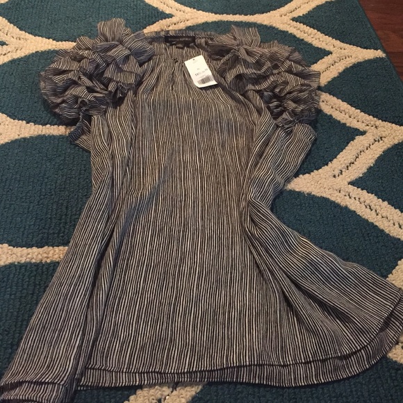 Banana republic frill sleeved top
