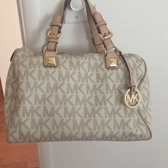 MICHAEL Michael Kors
Grayson Large , Vanilla