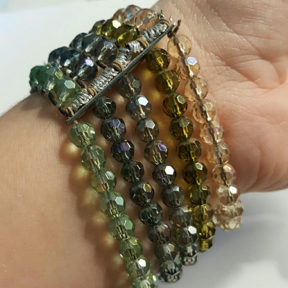 Multicolor stretch bead bracelet - Picture 3 of 3