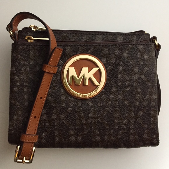 Michael Kors Handbags - Michael Kors 'Fulton' LG Crossbody