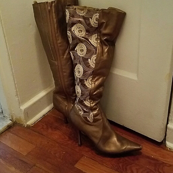 Heeled brown/bronze colored dress boots