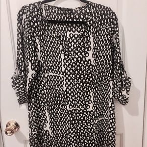 Black and White Patterned Tunic NWOT