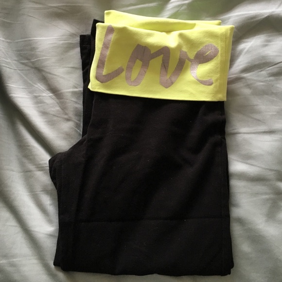 PINK yoga cropped pants