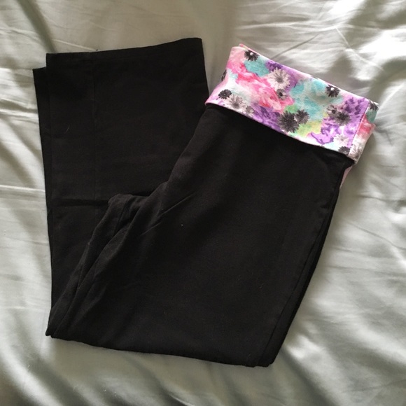 PINK cropped yoga pants