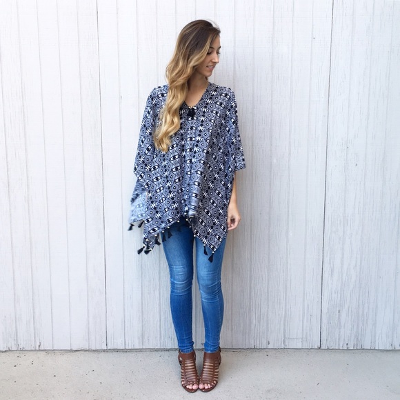 black and white poncho - Picture 2 of 4