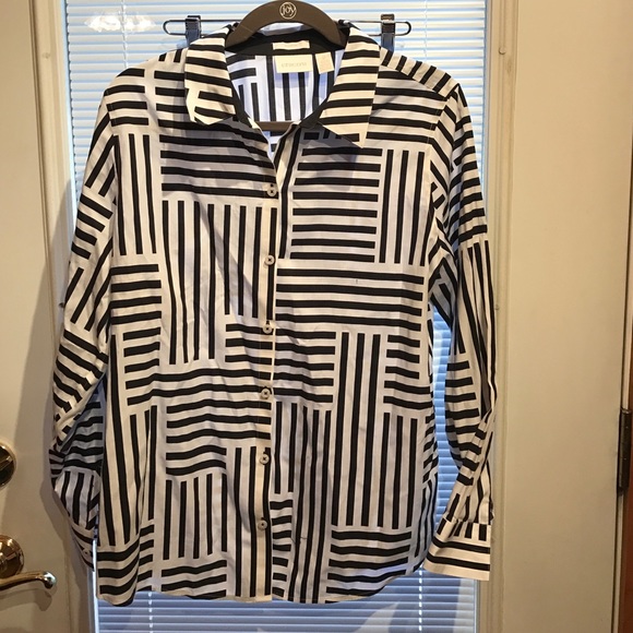 Chico's size 2 no iron. Like new!