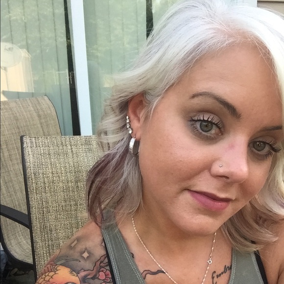 Meet your Posher, Sara - Picture 2 of 5