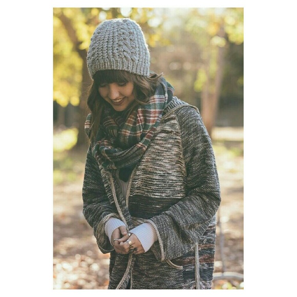 Mocha Cable Knit Chunky Braided Beanie, 2 Colors - Picture 3 of 4