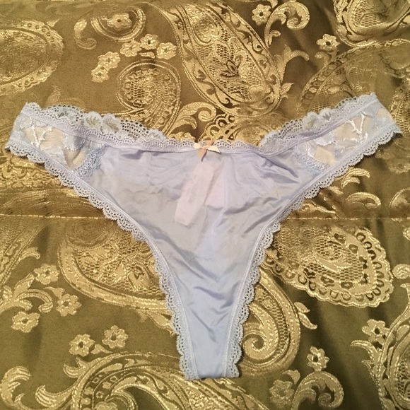 NWT Victoria Secret Thongs - Picture 1 of 2