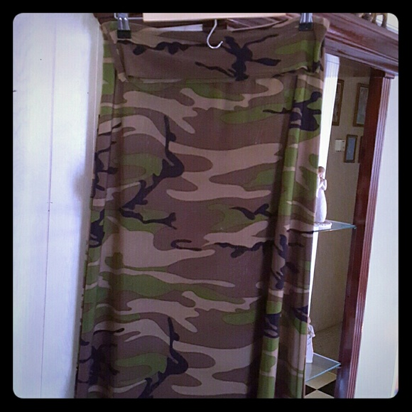 Camouflage maxi skirt NWOT