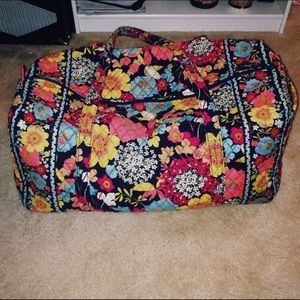 VIBRANT CHEERFUL VERA BRADLY TRAVEL BAG