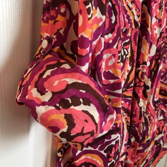 Fun printed shirt! 👚 - Picture 4 of 4