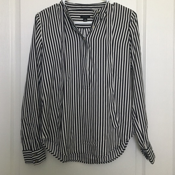 New w/o tags top Ann Taylor XS dark blue striped