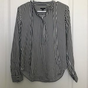 New w/o tags top Ann Taylor XS dark blue striped