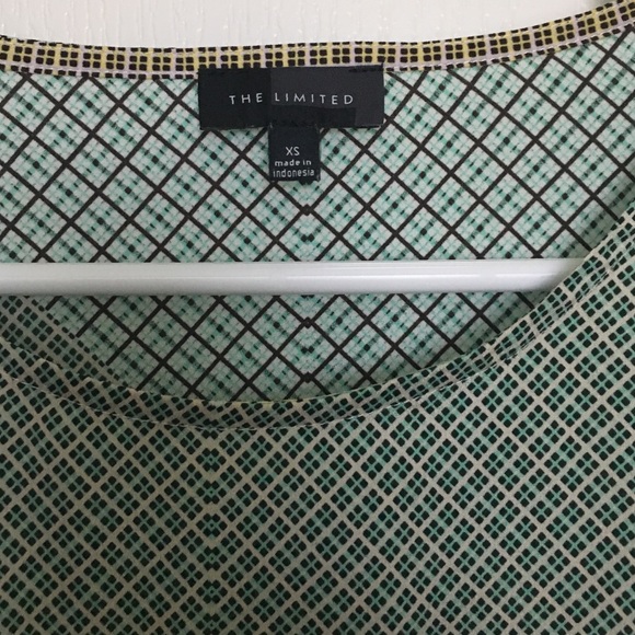 New w/o tags patterned The Limited top XS - Picture 2 of 4