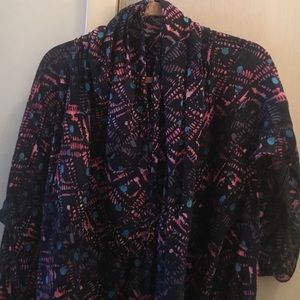 Pattern colored cape short sleeve still has tags