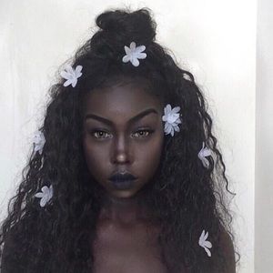 Meet your Posher, Amina