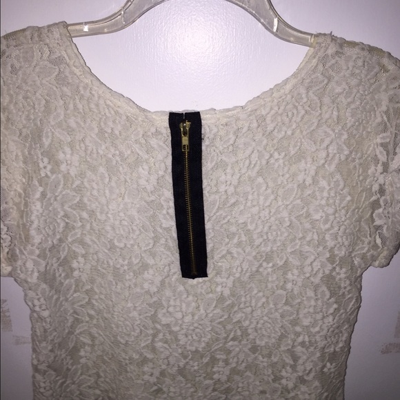 Lace cropped top