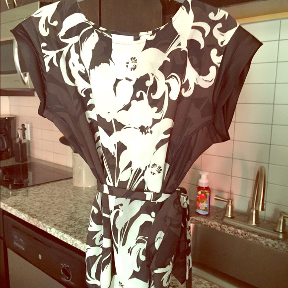 New York & Co. Short Sleeve Blouse, Size Small - Picture 1 of 3