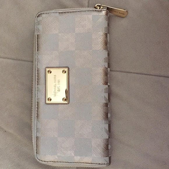 100% Mk wallet🌺🌸🌺🌸 - Picture 3 of 4