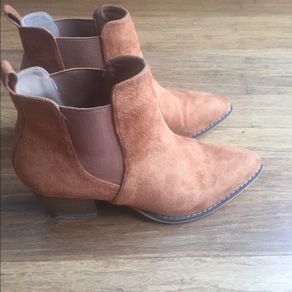 Brown booties with pointed toe