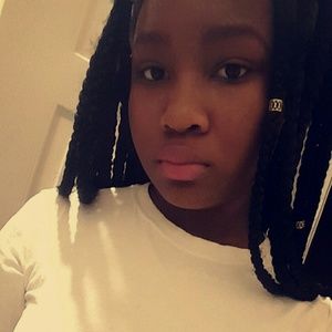 Meet your Posher, Joelle