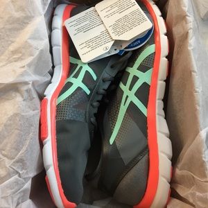 NWT Asics Gel-Fit Nova Athletic Shoes