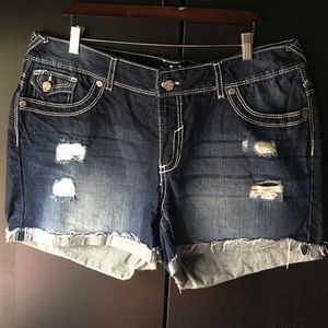 Jeans Shorts / Distressed