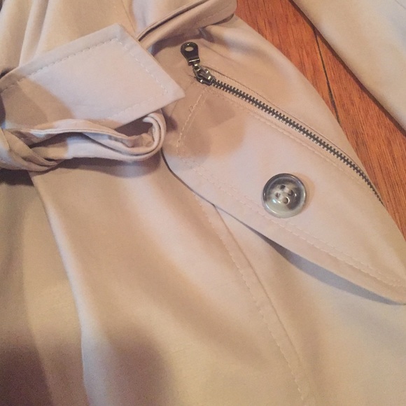 🎈Closet Clearout🎈DKNY Fabulous Pleated Trench - Picture 2 of 4