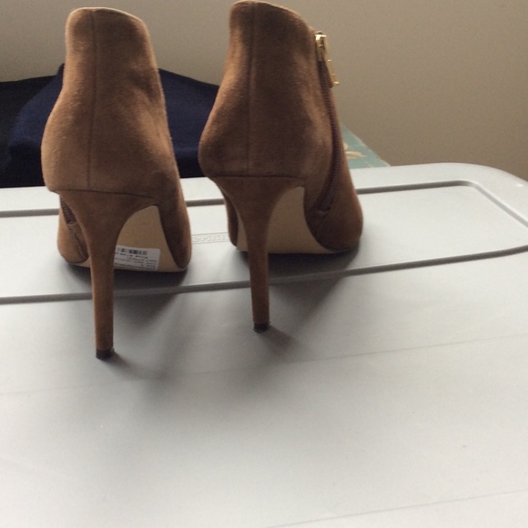 Shoes - Picture 2 of 4