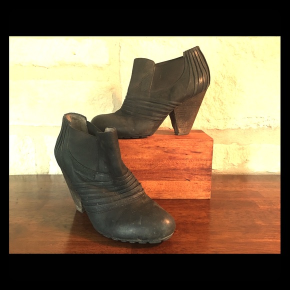 Vince Camuto black leather bootie