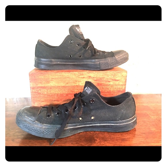 Black Converse Chuck Taylor low tops