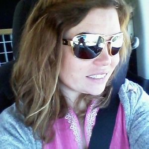 Meet your Posher, Casey