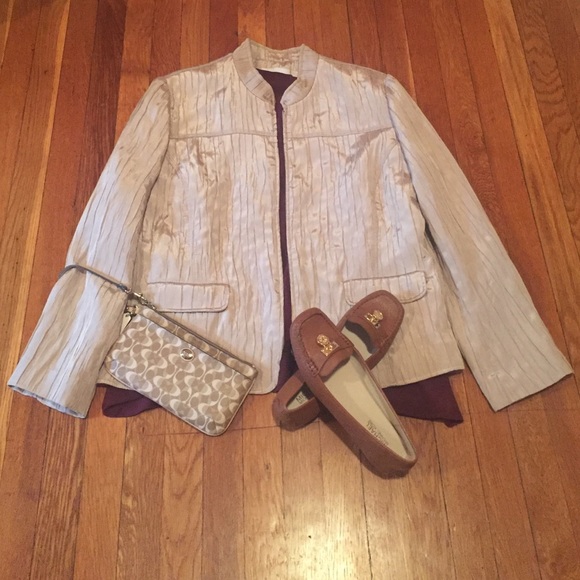 🍁Fall Preview🍁 Pretty Shimmery Neutral Blazer