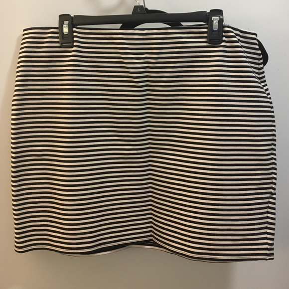 Striped short skirt
