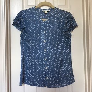 Like new Banana Republic button down blouse