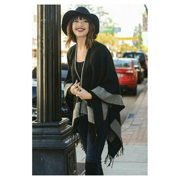 LAST ONE Oatmeal Reversible Colorblock Poncho - Picture 3 of 3