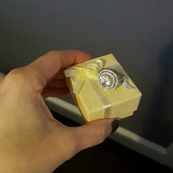 925 Silver Ring - Picture 2 of 2