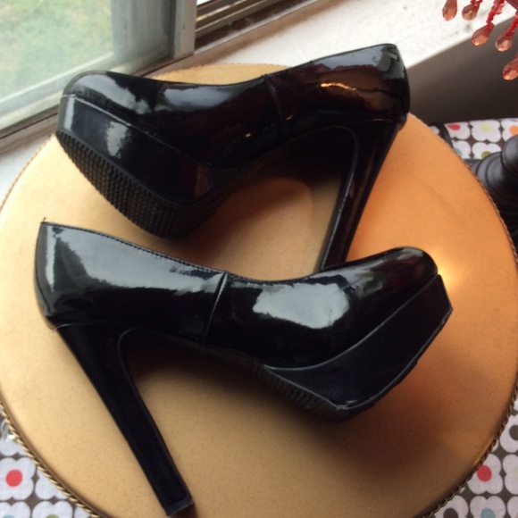 Extra pics of black heels - Picture 2 of 4