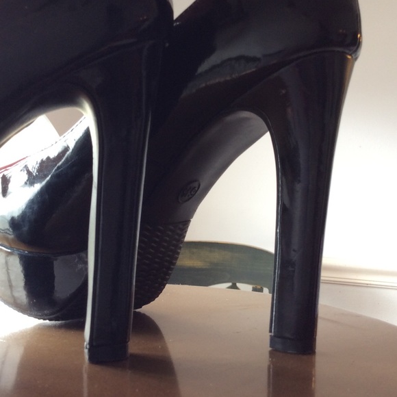 Extra pics of black heels - Picture 4 of 4