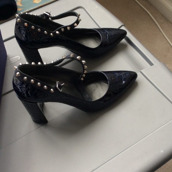 Shoes - Picture 2 of 4