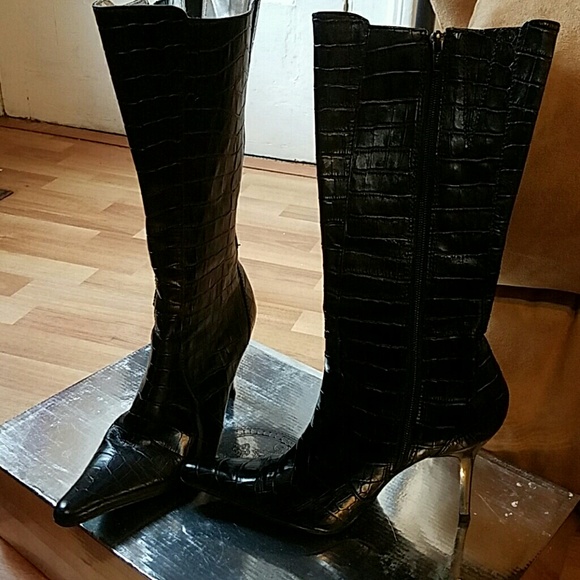 Steve Madden Shoes - Steve Madden croc style boots