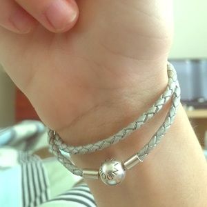💘Pandora leather bracelet💘